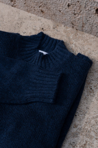 Maglia con collo a barchetta