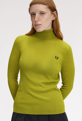 Maglia a coste con collo alto