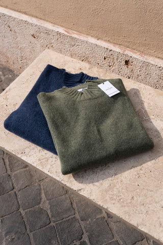 Maglia con collo a barchetta