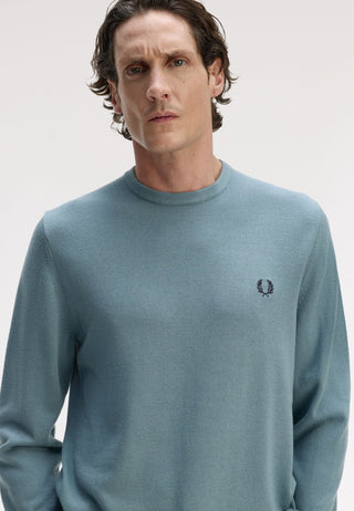 Maglione girocollo classico.