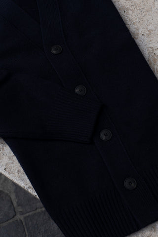 CARDIGAN 4 BOTTONI CON SPALLA SCESA