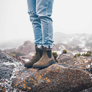 1615
ORIGINALS
CHELSEA BOOTS - OLIVE SUEDE