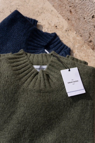 Maglia con collo a barchetta