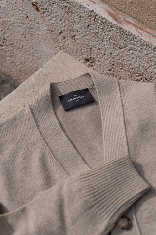 CARDIGAN 4 BOTTONI CON SPALLA SCESA