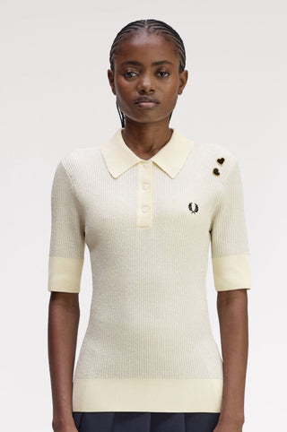 Polo in maglia metallizzata a coste.