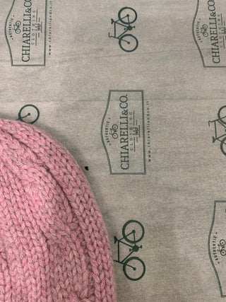 Berretto Chiarelli con trecce in puro cashmere rosato