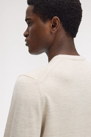 Maglione girocollo classico.